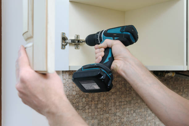 istock Installation of kitchen furniture. 950451272