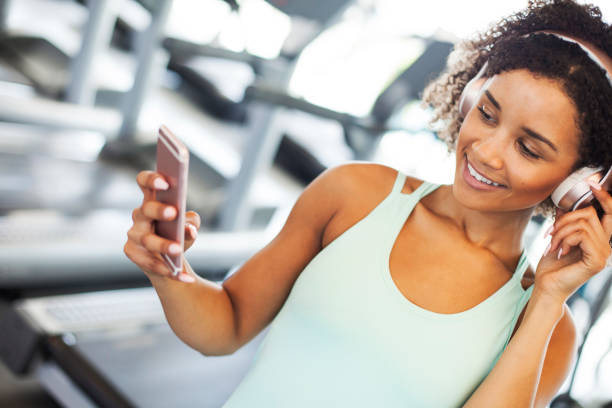 istock Woman Using Smart Phone at the Gym 950496116