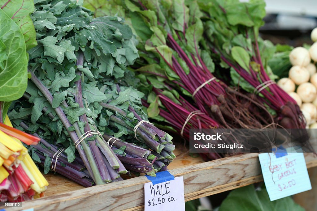 Im the market: Grünkohl und Rüben - Lizenzfrei Bauernmarkt Stock-Foto