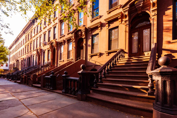 brooklyn brownstones budynki mieszkalne - brooklyn brownstone street city zdjęcia i obrazy z banku zdjęć