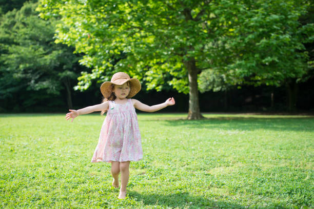 istock Little girl playing on the meadow 950546614