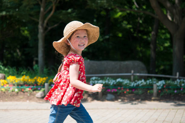 istock Little girl running 950547008