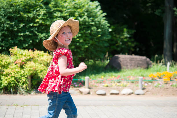 istock Little girl running 950547116