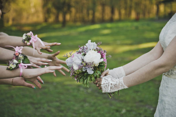 istock Hands reach to the brides bouquet 3929. 950549816