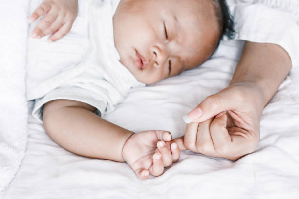 istock Baby hand in hand mother 950550240