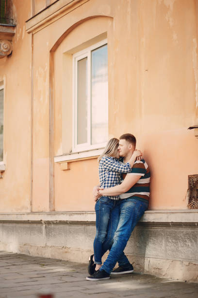 istock couple in city 950553194
