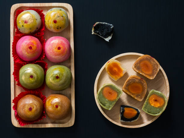 istock Closeup Chinese cake in wooden plate 950553402