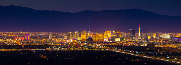 ラスベガスのパノラマ - las vegas metropolitan area skyline cityscape the las vegas strip ストックフォトと画像