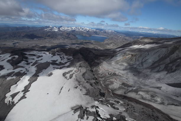 istock A beautiful View of Mount Saint Helens Area 950577474