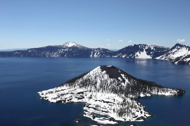 istock Crater Lake Volcano Oregon 950578386