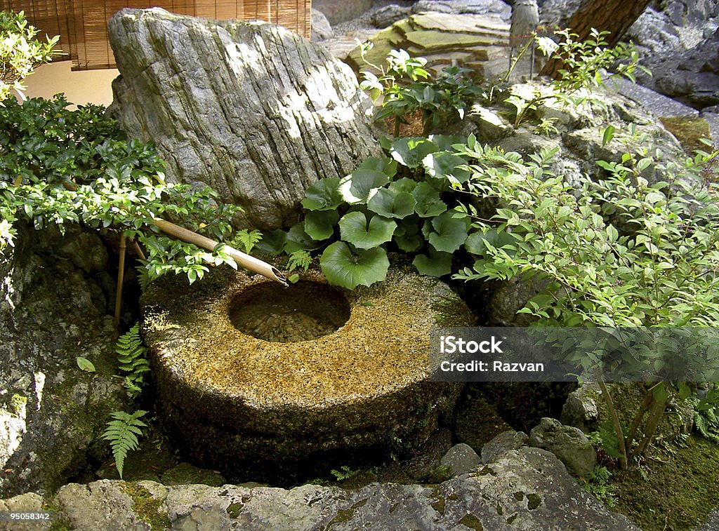 Fuente del Jardín japonés - Foto de stock de Agua libre de derechos