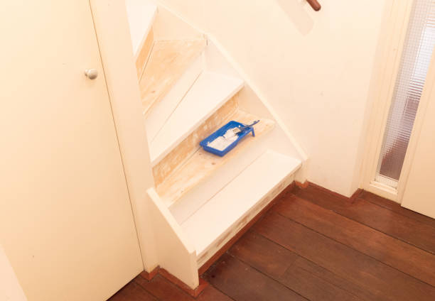 istock Painting an vintage stairs 950587528