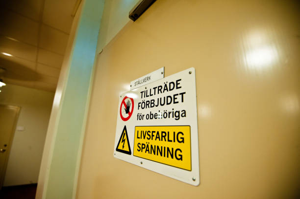 istock Stop! Unauthorized Access Not Allowed, Dangerous Voltage/Tension Warning Signs On A Door (in Swedish) 950589864