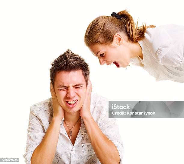 Hombre Joven Mujer Pateando En Foto de stock y más banco de imágenes de Adulto - Adulto, Adulto joven, Color - Tipo de imagen