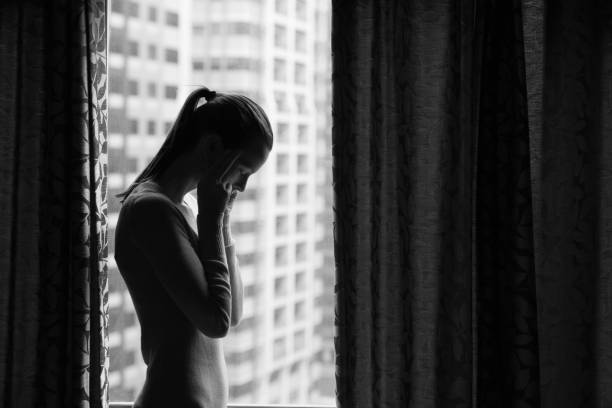 istock Sad women in the city 950598318