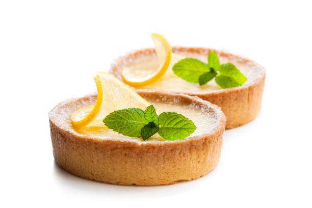 미니 레몬 타르트 흰색 절연 - tart caramel dessert pastry 뉴스 사진 이미지