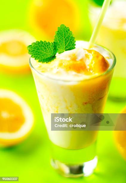 Frutado Cocktail De Verão - Fotografias de stock e mais imagens de Amarelo - Amarelo, Bebida, Bebida Alcoólica