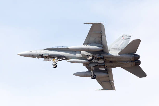 thunder over louisville 2018 - military airplane mcdonnell douglas fa 18 hornet military fighter plane imagens e fotografias de stock