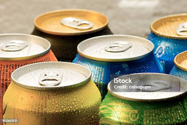 Latas De Una Bebida Sin Alcohol Foto de stock y más banco de imágenes de Lata - Recipiente - Lata - Recipiente, Gaseosa, Bebida