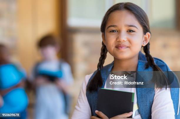 Elementare Mädchen In Der Schule Stockfoto und mehr Bilder von Kind - Kind, Mädchen, Bildung