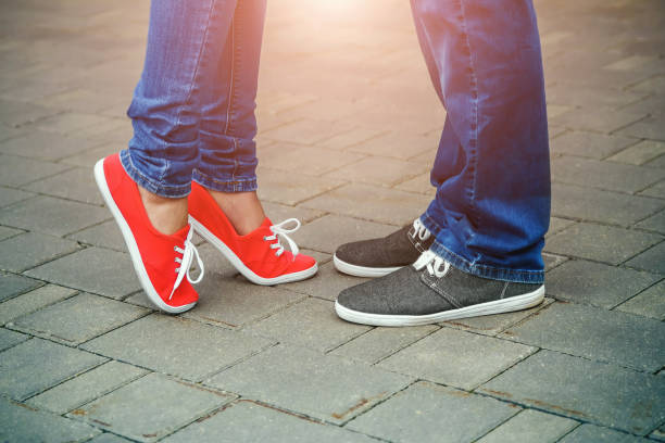 istock Kissing couple on tile, love, romance. Concept idyll. 950612222
