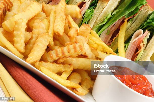 Club Sandwich E Patatine Fritte - Fotografie stock e altre immagini di Avocado - Avocado, Carne di tacchino, Cibo