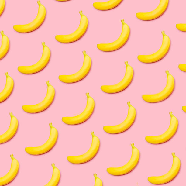 istock Yellow bananas pattern on pink background top view 950613128