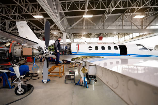 istock Aircraft mechanic in the hangar 950623544
