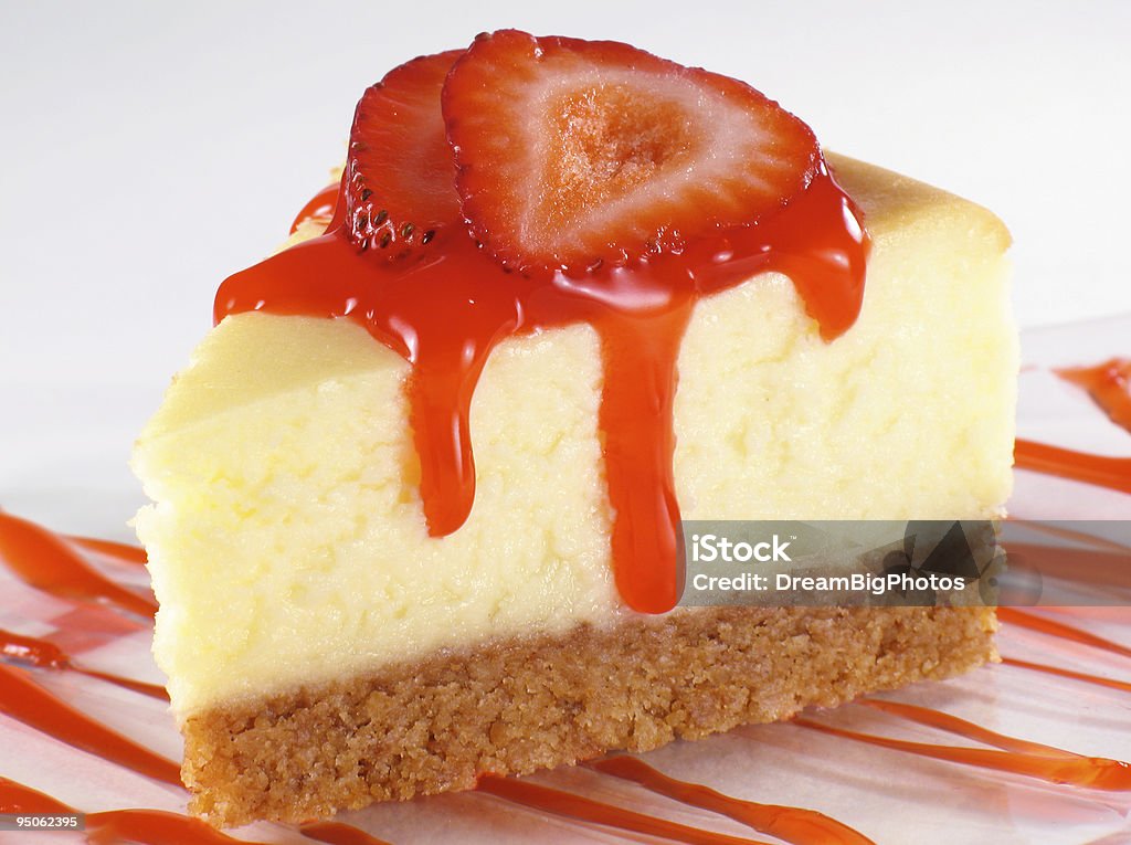 Torta di ricotta e fragole crema - Foto stock royalty-free di Torta di ricotta alla fragola