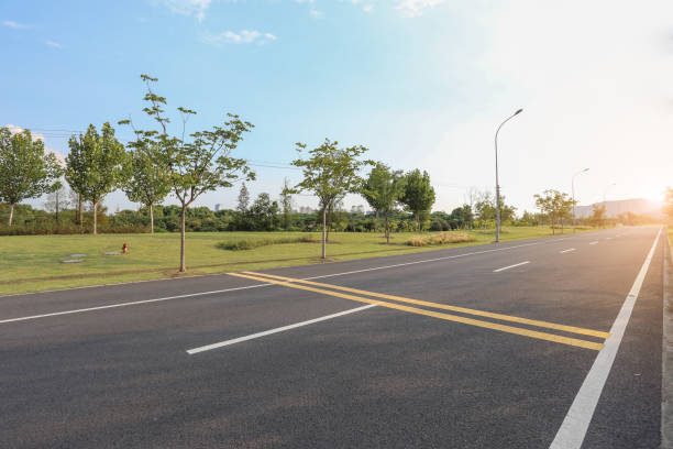 istock Crooked road to distant suburbs in China 950638976