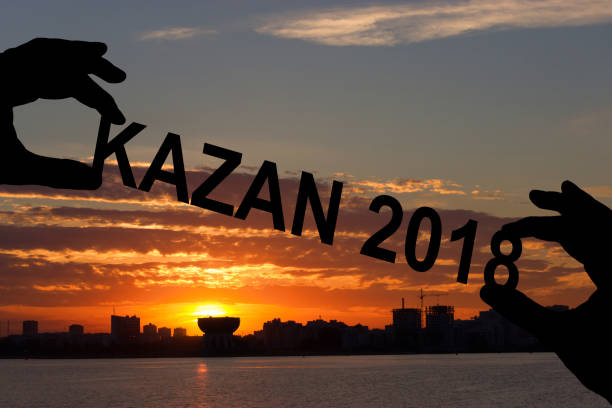 coucher de soleil dans la ville de kazan - cardiff millennium centre photos et images de collection