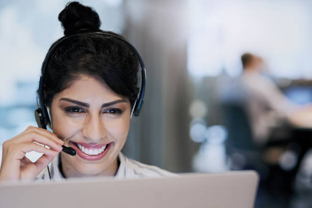 istock Delivering the best customer service experience as always 950661140