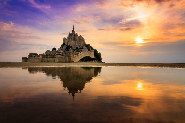 istock Sunset colors at Le Mont Saint-Michel 950665096