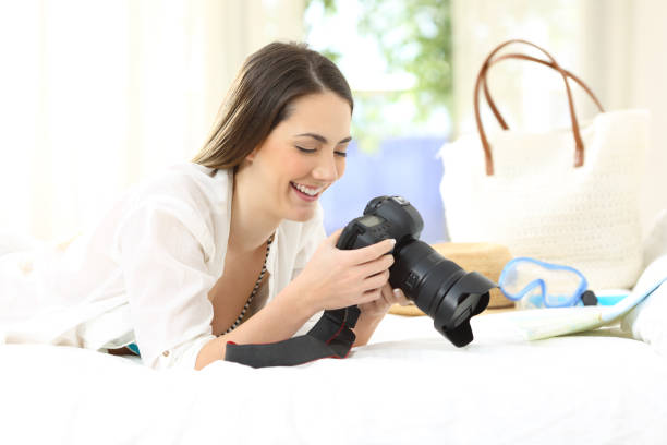 istock Tourist checking camera photos at hotel room 950687416