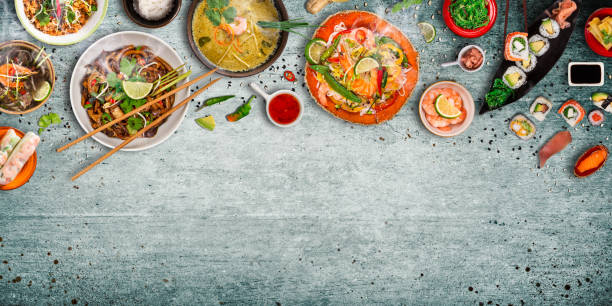 vários tipos de refeições asiáticas sobre fundo rústico, vista superior, lugar para texto - pepper chili pepper frame food - fotografias e filmes do acervo