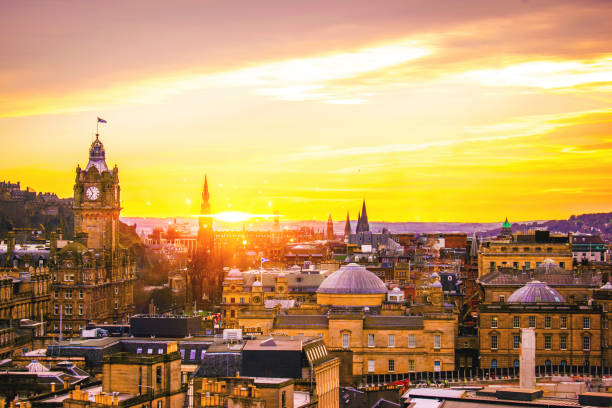 istock Edinburgh Building panoramic view city skyline with traditional Scottish architecture 950702850