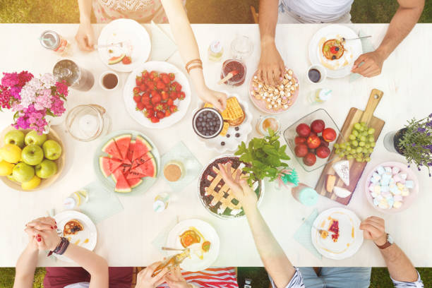 istock Students eating healthy food 950710648