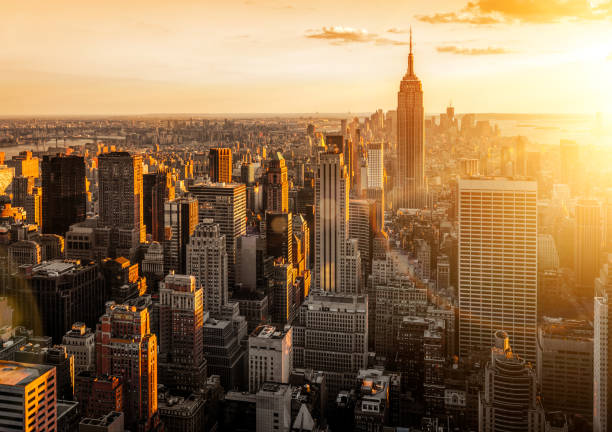 panoramę nowego jorku o zachodzie słońca - new york city zdjęcia i obrazy z banku zdjęć