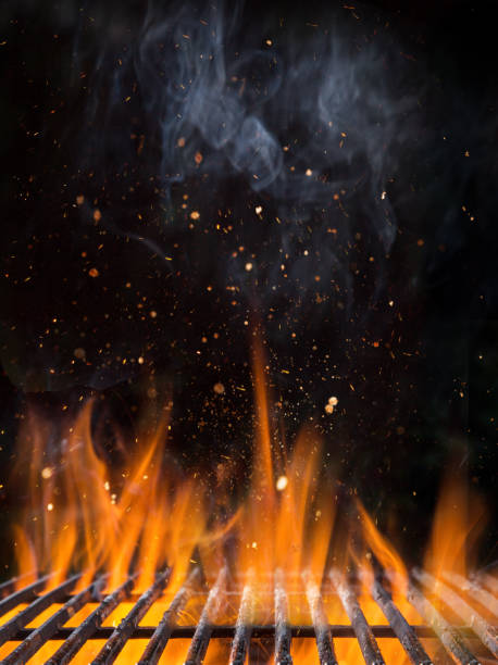 пустой пылающий уголь гриль с открытым огнем - czech republic фотографии стоковые фото и изображения