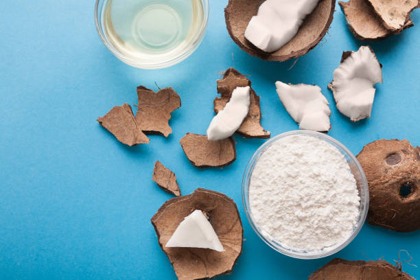 istock Plate with coconut flour and water on blue background 950763866
