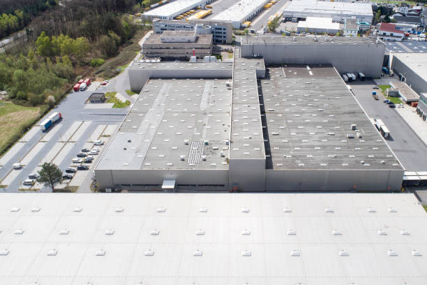 aerial view of industrial buildings - distribution warehouse industrial building large building exterior imagens e fotografias de stock