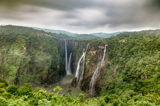 jog falls during monsoon - indian falls imagens e fotografias de stock
