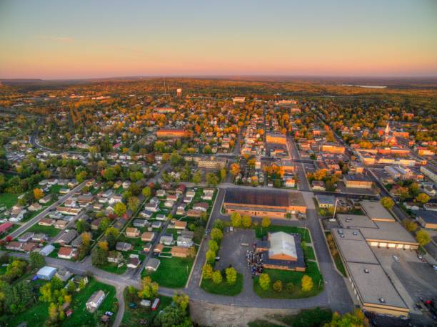 eveleth é uma pequena mineração comunidade no norte de minnesota por virginia - norte - fotografias e filmes do acervo