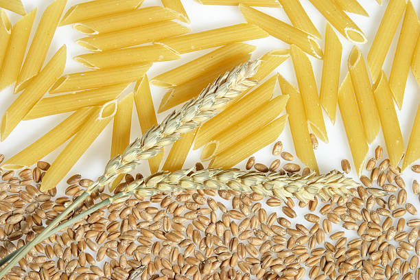 penne, 위트 청력보조용 및 옥수수 - corn on the cob corn dry dried food 뉴스 사진 이미지