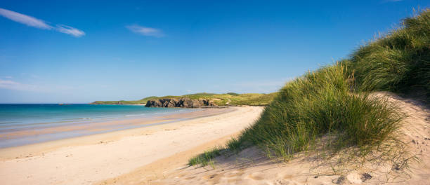 Beautiful Scottish Beach on the North Coast The sun shining on Balnakeil Beach, located near Durness in the remote far north of Scotland. scotland photos stock pictures, royalty-free photos & images