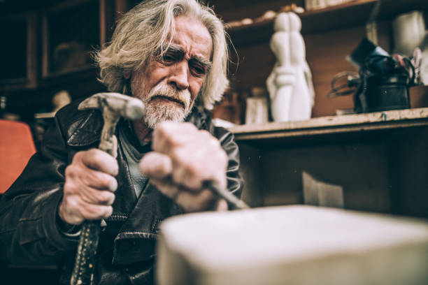 istock Senior Stonecutter working indoors 950816598