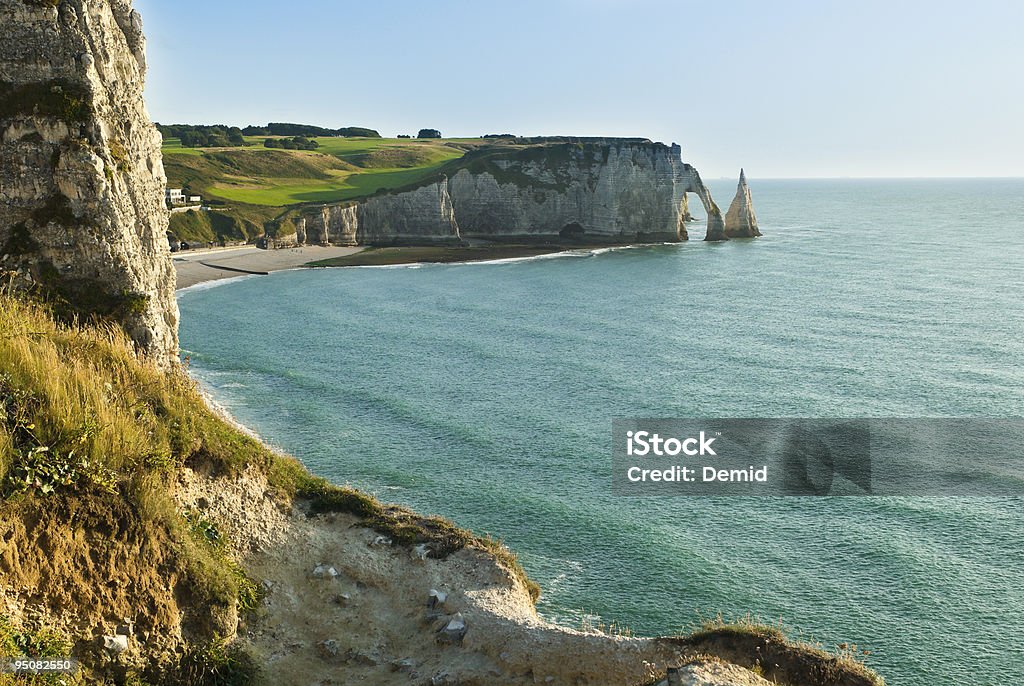 Rocky Beach en la sala Normandy, Francia - Foto de stock de Acantilado libre de derechos