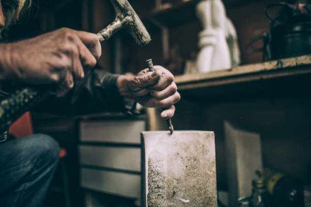 istock Senior sculptor artist 950830112