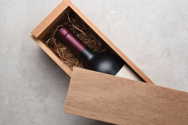 a single bottle of red wine in a wood box - wine wine bottle box crate imagens e fotografias de stock