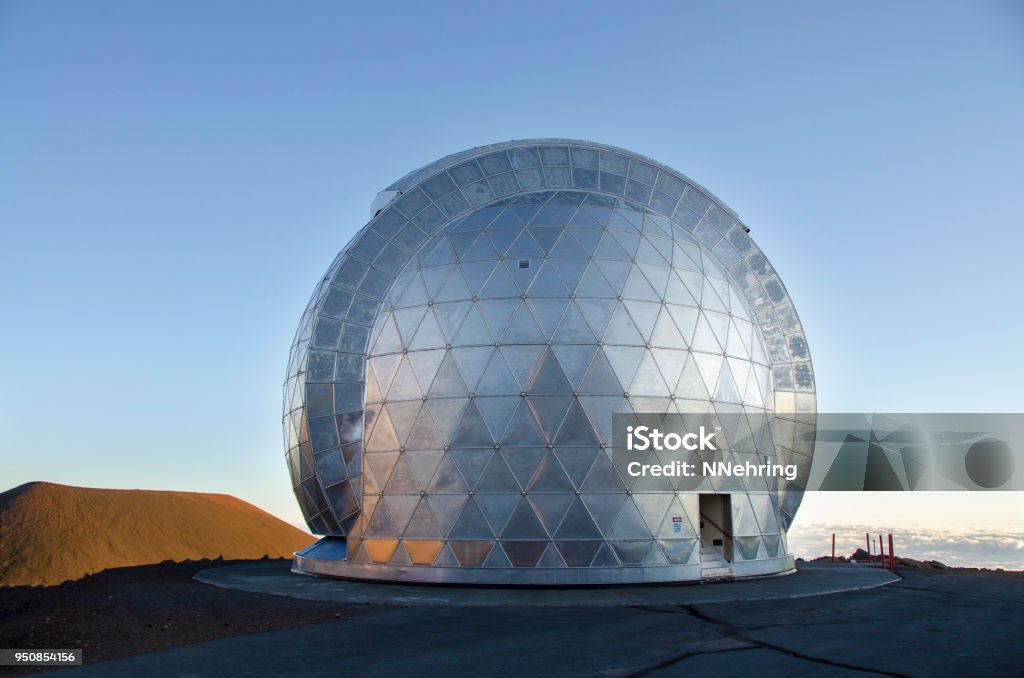 geodesic dome of Caltech Submillimeter Observatory, Mauna Kea Observatories, Hawaii Geodesic dome structure of Caltech Submillimeter Observatory. Mauna Kea Observatories, Hawaii, USA. Geodesic Dome Stock Photo